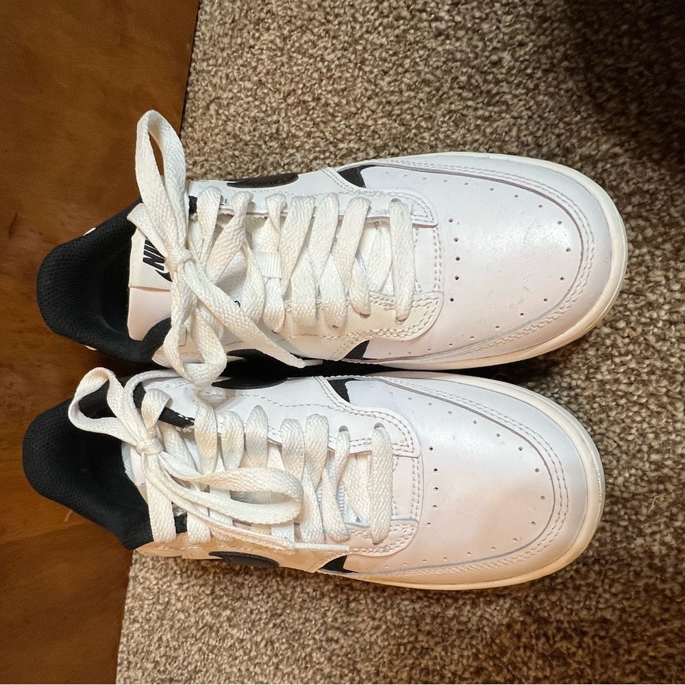 Nike White and Black Sneakers
